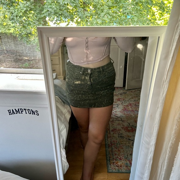 cute trendy american eagle camo skirt! size 4 - Picture 2 of 3